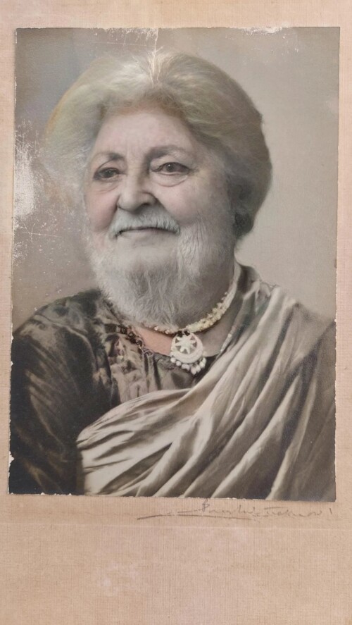 1vXe85.jpg