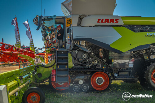 Class Harvestor Dowerin Field Day 1