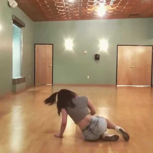 HhMWTv.webm