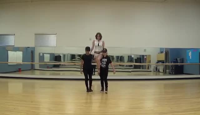 HhY5Co.webm