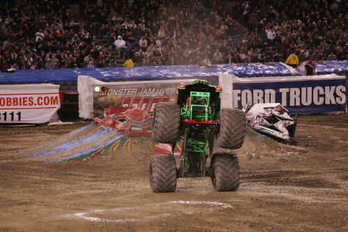 MONSTER JAM 11009 B 305