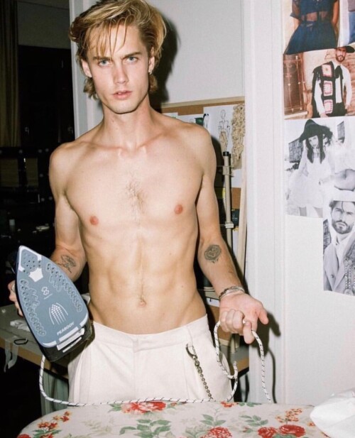 tumblr pofpr3rdy51vl7yyro10 1280
