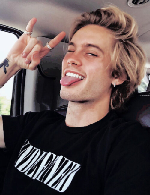 tumblr phfsme9JFY1vxsxizo8 540