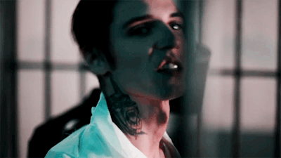 JUU3tT.gif