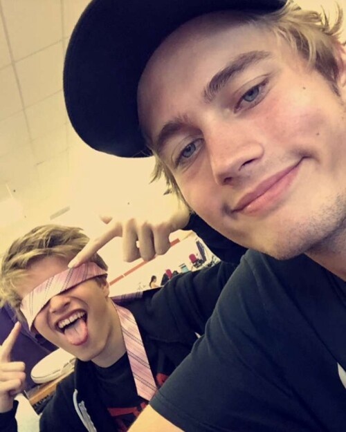 cloutgangishere 1405243312952642438249091066917145n