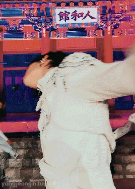 JhYnsA