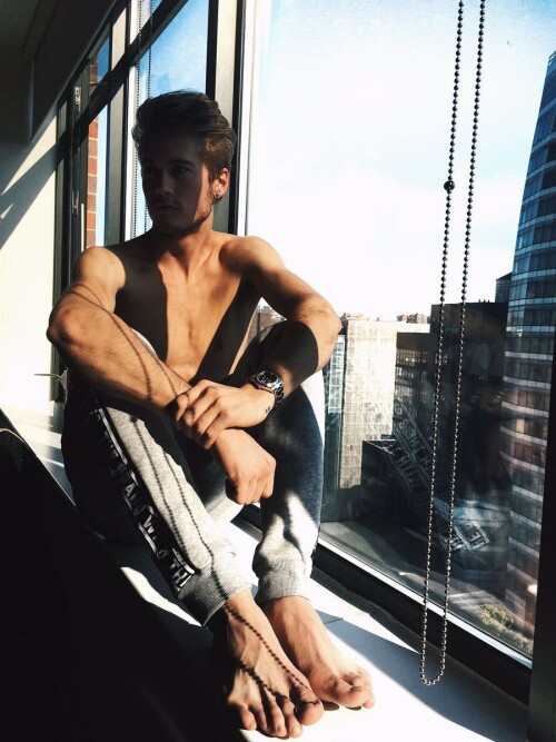 Neels Visser Feet 4142214