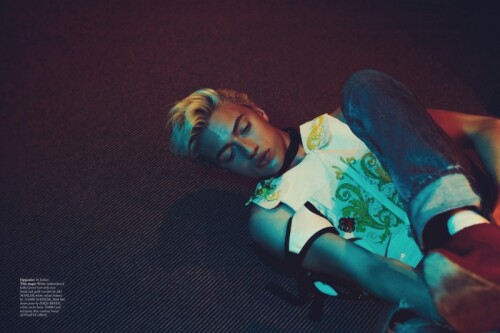 Lucky Blue Smith 2015 Wonderland Cover Photo Shoot 003 800x533