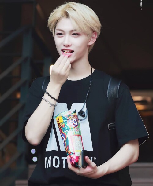 felix straykids 65830199 2181543001894412 1495785867234255561 n