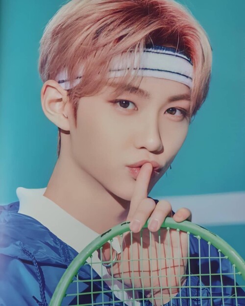 felix straykids 118617378 251073632673642 5128301760223403917 n (1)