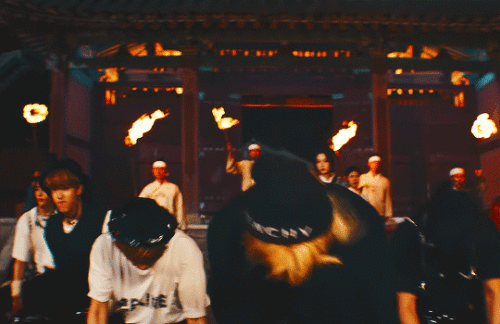 JyBlS0.gif