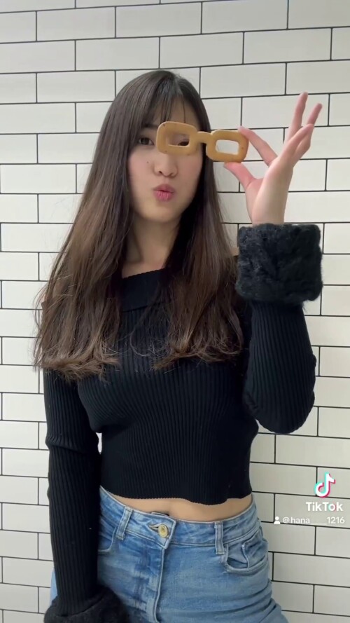 Hana Okamoto 1703
