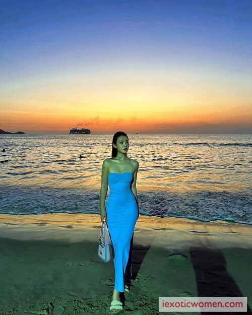 Sherry Xia 700