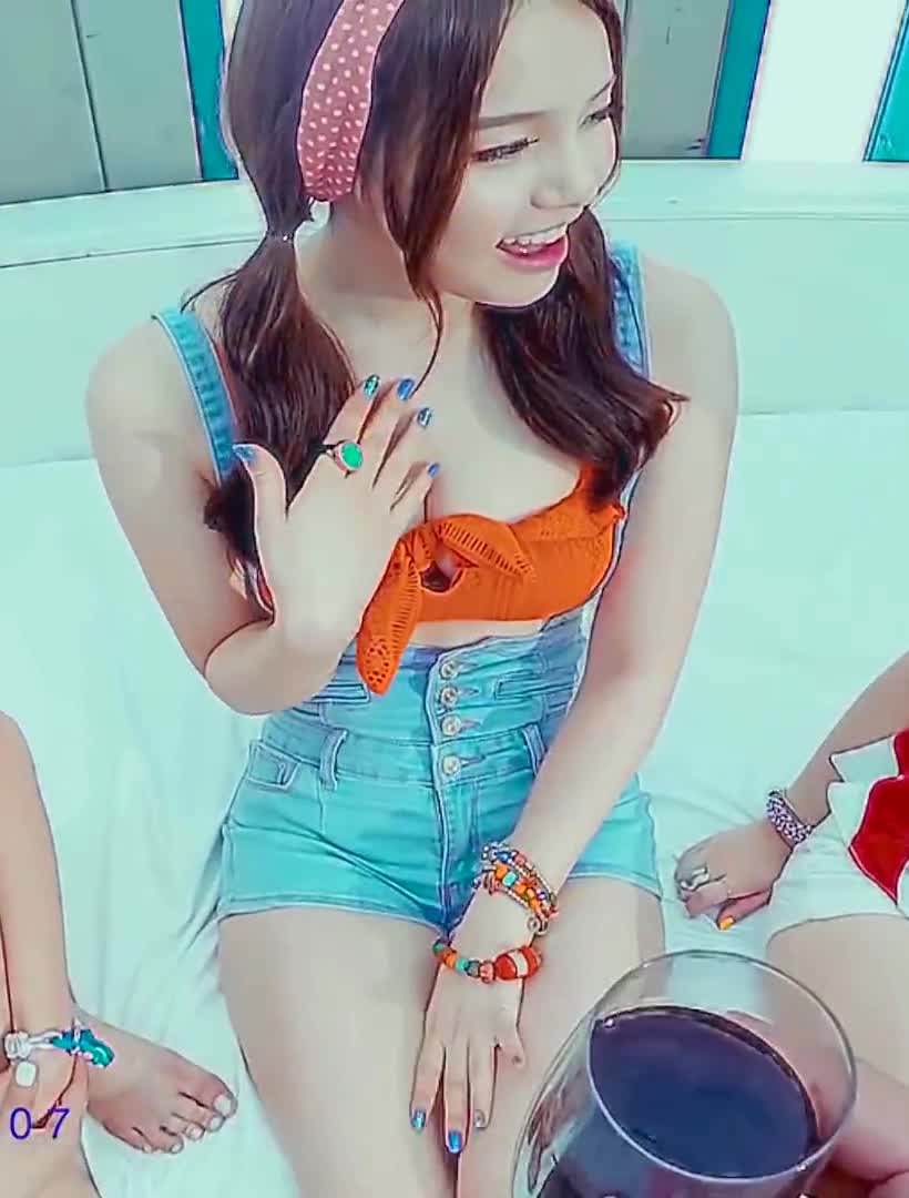 NfNDUK.webm