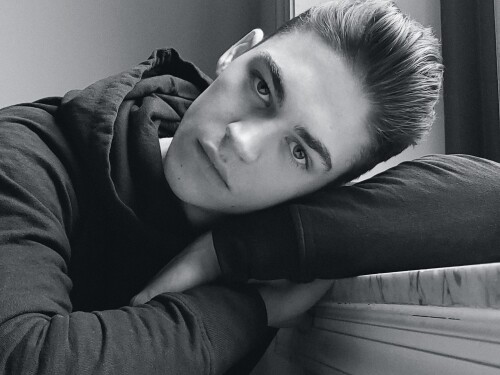 hero fiennes tiffin scaled