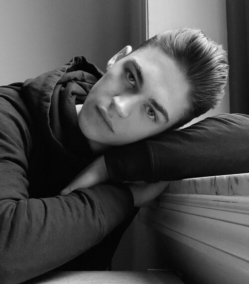 hero fiennes tiffin interview 295822 1634751904079 image.700x0c