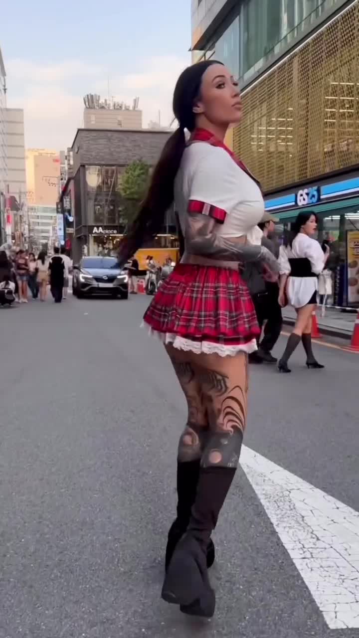 Uya8Tq.mp4