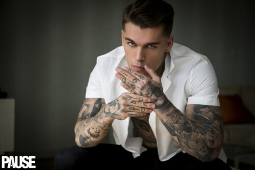 Stephen James 2016 Photo Shoot Pause 005 800x534