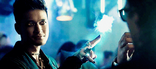 V4wMSA.gif