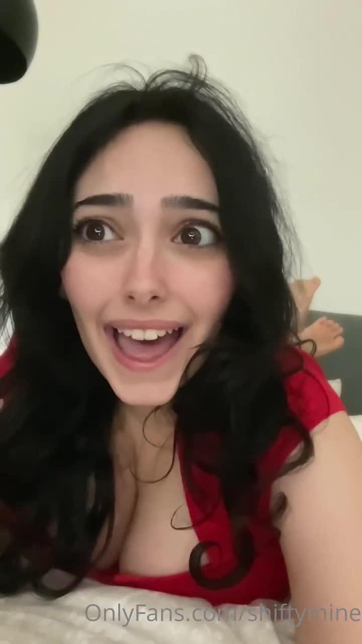 b2AQyA.webm