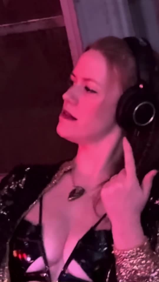 fBxYCx.mp4