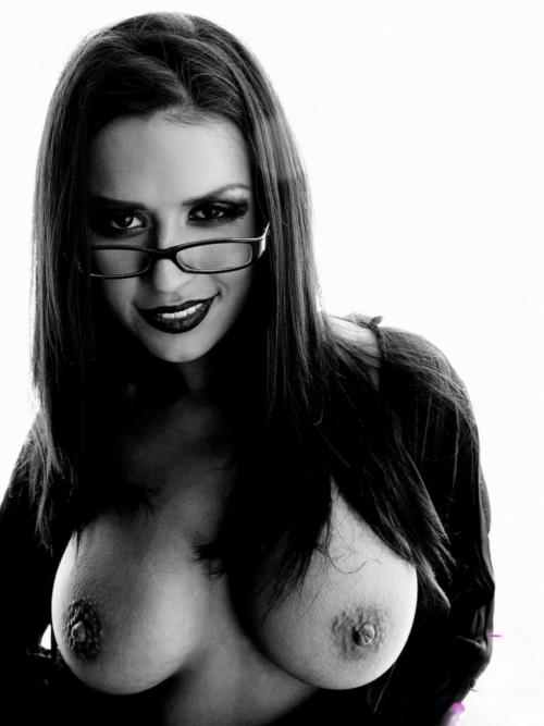 Eva Angelina
glasses