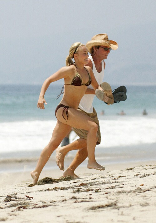 16766, MALIBU, CALIFORNIA, Monday, July 30, 2007, EXCLUSIVE:Hayden Panettiere walks along a beach in Malibu on her lunch break from shooting scenes for her television show "Heroes". Hayden looked stunning in a matching brown bikini top and bottoms. The 17 year old actress spent about 10 minutes on the beach before heading back to her trailer.Photograph: Barnsley, Symons, PacificCoastNews.com ***FEE MUST BE AGREED PRIOR TO USAGE*** UK OFFICE: +44 131 225 3333/3322 US OFFICE: 1 310 261 9676
Hayden Panettiere