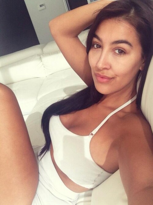BYVrNJ5IMAAg5UQ