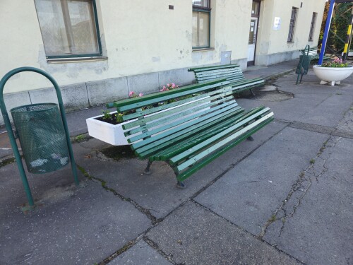 qNYHI0.jpeg