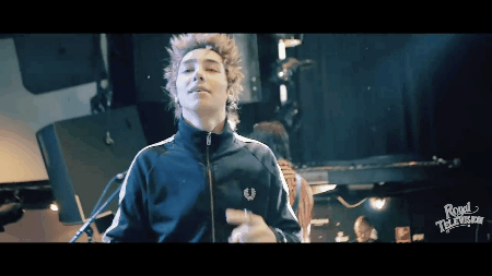 qUZUJF.gif