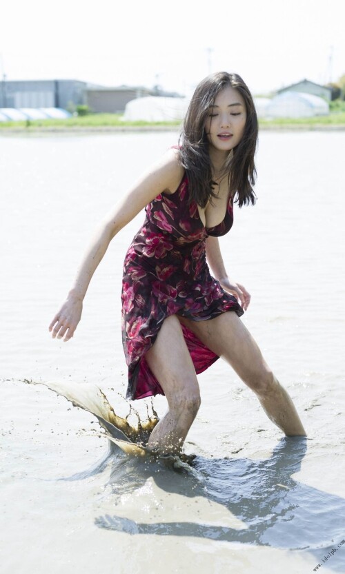 Moemi Katayama 821