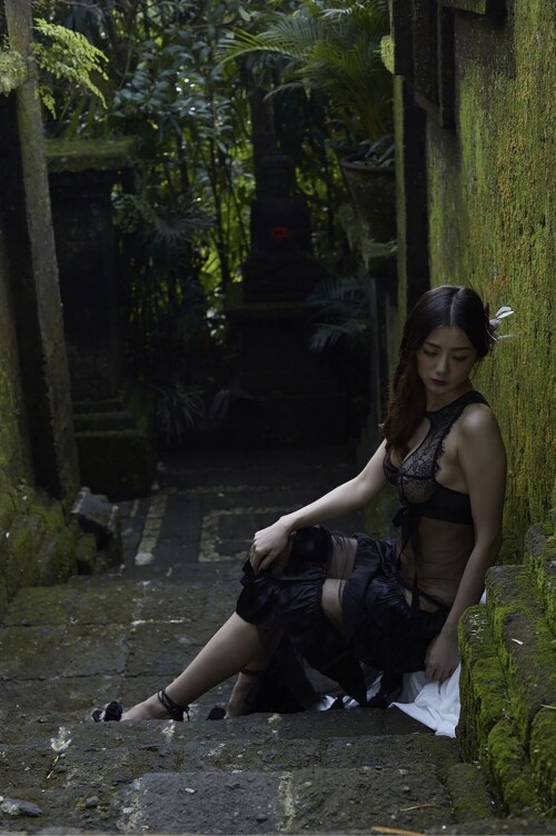 Moemi Katayama 596
